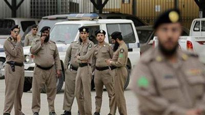 بينها الداخلية والدفاع.. السعودية توقف 136 موظفا من عدة وزارات