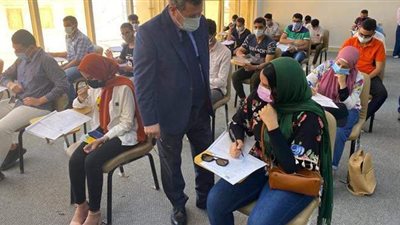 رئيس جامعة مطروح يتفقد امتحانات نهاية العام بكلية الذكاء الاصطناعي | صور