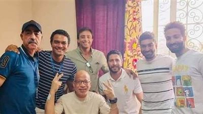 «كل الحب ليكم».. شريف دسوقي ينشر صورا مع نجوم «100 وش»