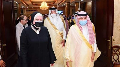 وزيرة التجارة والصناعة تستقبل نظيرها السعودي بمطار القاهرة