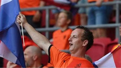 عجبه الهدف.. مشجع هولندي يحتفل بهدف أوكرانيا في مرمى منتخب بلاده بـ