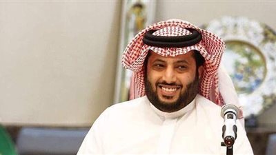 مزينة بالذهب الخالص.. تركي آل الشيخ يتلقى هدية ثمينة صُنعت خصيصا له | فيديو