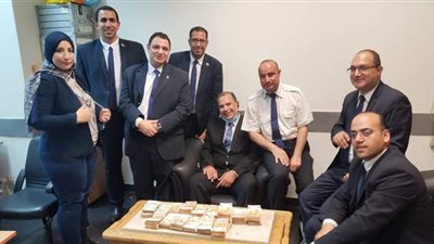 ضبط راكبة حاولت تهريب نقد أجنبي بمطار القاهرة | صور