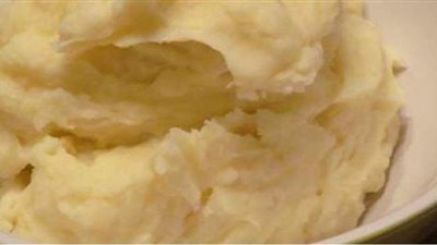 ناعمة وخفيفة ومغذية .. طريقة عمل البطاطس البوريه