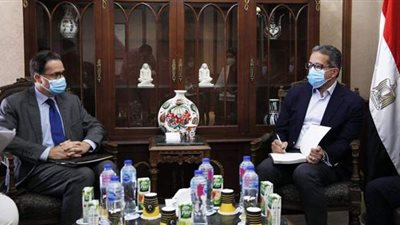 الآثار تبحث تنظيم احتفالية بمناسبة مرور 200 عام على فك رموز حجر رشيد