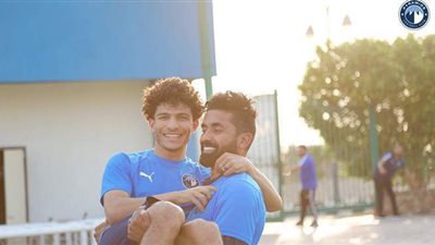 «سمن على عسل».. صورة تجمع بكري وإسلام عيسى في تدريبات بيراميدز