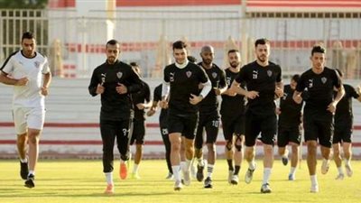 لاعبو الزمالك يخوضون تدريبات بدنية وإطالات