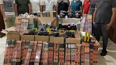 إعلان على الفيس بوك يقود لكشف تشكيل عصابي لتهريب الألعاب النارية