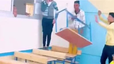 تعليم الإسكندرية: فحص فيديو تحطيم مقاعد أحد الفصول | فيديو