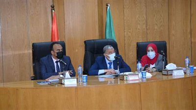 «ساعة مع مسؤول».. محافظ المنيا يستجيب لشكاوى المواطنين | صور