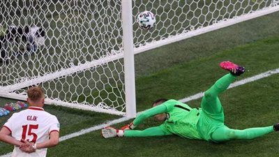 يورو 2020.. تشيزني أول حارس يسجل هدفا في مرماه بتاريخ أمم أوروبا