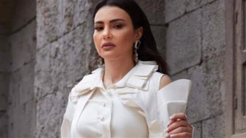 الفنانة دينا فؤاد