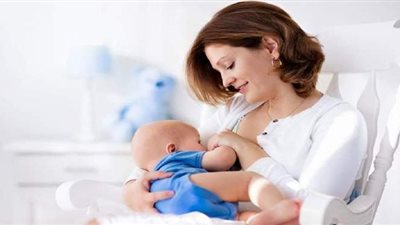 دراسة تكشف مدى تأثير الرضاعة الطبيعية على الأطفال حال إصابة الأم بكورونا‎