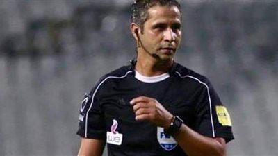 محمود عاشور حكم فار في نصف نهائي الكونفدرالية