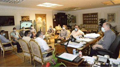 محافظ أسيوط يستعرض مع وفد مجلس الوزراء مبادرة تطوير الريف | صور