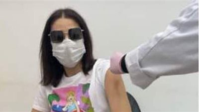 روجينا تتلقى الجرعة الثانية من لقاح كورونا | صور