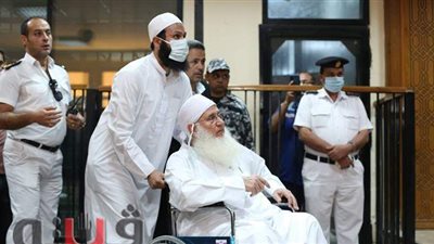 إجابة غير متوقعة من محمد حسين يعقوب عن جماعة الإخوان | صور