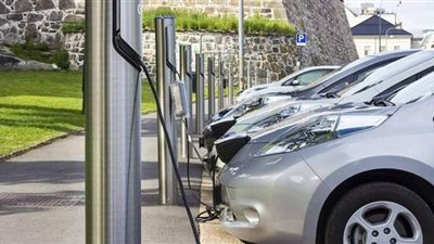 إندونيسيا تسعى لإنتاج السيارات والدراجات النارية الكهربائية عام 2050