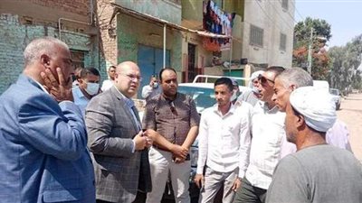 نائب محافظ الجيزة يتفقد رصف شارع أبو هميلة في العياط | صور