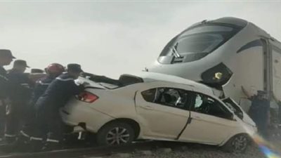 قطار يدهس سيارة في الجزائر ووقوع وفيات | فيديو
