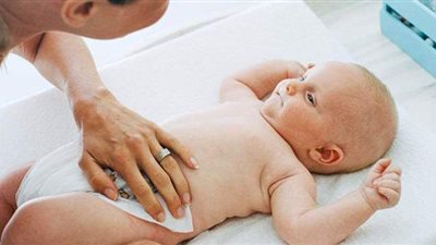 أسباب الإمساك عند الرضع وطرق العلاج