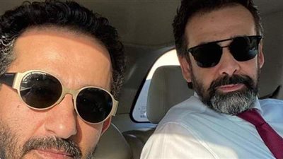 أحمد حلمي ينشر صورة مع كريم عبد العزيز: حد عنده تعليق أكتبه