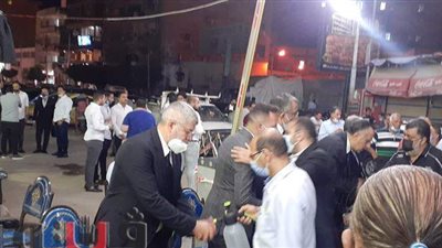 تعقيم المُعزين قبل الدخول لعزاء شقيق أحمد شوبير | صور