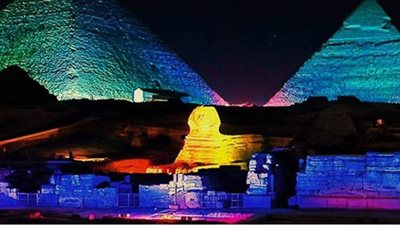 أوراسكوم توقع عقود تطوير عروض الصوت والضوء بالأهرامات.. غدا