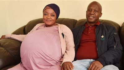 اختفاء غامض لمنجبة التوائم الـ 10 ورضّعها وزوجها يستغيث