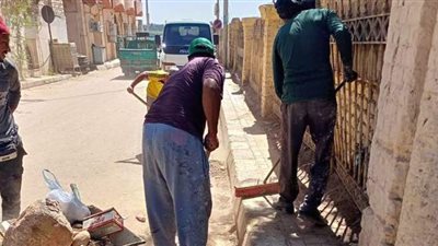 رئيس مدينة إسنا يتابع تجميل وتطوير طريق مصر أسوان