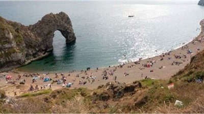 أم 5 بنات تفقد حياتها أعلى منحدر ارتفاعه 30 مترا في بريطانيا