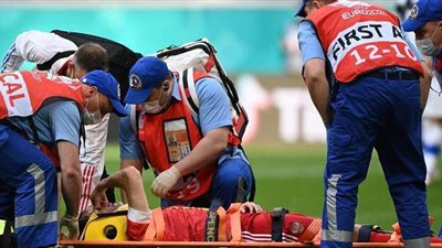 من الملعب للمستشفى.. 4 إصابات خطيرة في يورو 2020 | صور