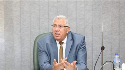 وزير الزراعة يبحث تطوير سلاسل القيمة المرتبطة بالألبان مع الشركات المنتجة