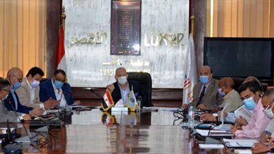 محافظ الأقصر يوافق علي تجديد المهلة لسيارات الكبود 6 اشهر