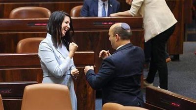 «شيرلي بينتو».. حكاية أول نائبة صماء خرساء بالكنيست الإسرائيلي | فيديو