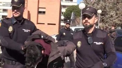 قتل أمه وأكل جثتها وألقى بعضها للكلاب.. محكمة أسبانية تسدل الستار على جريمة القرن