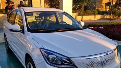 وزير قطاع الأعمال يكشف موعد طرح السيارة الكهربائية للبيع والسعر المتوقع