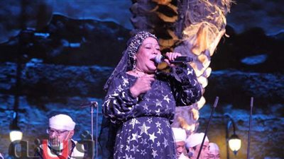 فرق الموسيقى الشعبية والسودان والسيرك تحيي حفل مهرجان الطبول من قصر الأمير طاز| فيديو