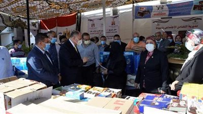 بمليون جنيه.. توزيع عقود ومشروعات على 103 أسر بأسيوط | فيديو