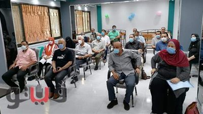 محافظ الشرقية يلتقي مديري الإدارات الصحية