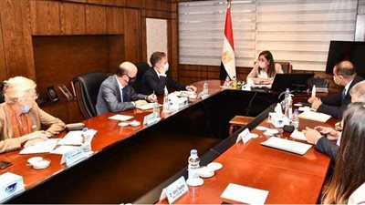 وزيرة التخطيط تؤكد اهتمام القيادة السياسية بملف ضبط النمو السكاني