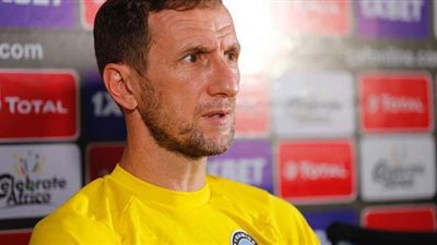 جلسة عاصفة لمجلس بيراميدز مع أروابارينا.. والأرجنتيني يعترف بتحمله مسئولية الهزائم