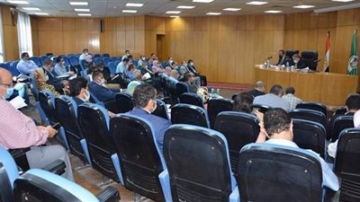 محافظ المنيا يشدد على مراجعة كشوف المستحقين بمبادرة 
