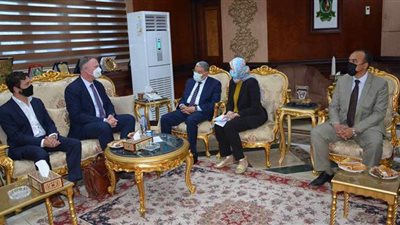 محافظ المنيا يبحث مع وفد مؤسسة GIZ آخر تطورات المتحف الآتوني