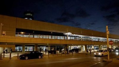 حريق كبير في أحد المواقف التابعة لمطار بيروت| فيديو