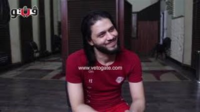 هدية خاصة من محمد صلاح لعازف الأورج «عبد السلام» (فيديو)