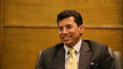 وزير الرياضة للشعب التونسي: «انتوا على دماغنا من فوق»