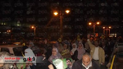 الأهالي يطاردون عناصر 