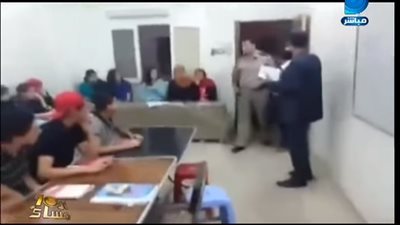 بالفيديو.. «امسك مخالف».. محافظ الشرقية يقتحم مركز دروس خصوصية ويطرد طلابه.. «محلب» يأمر بنقل الأطباء المقصرين بمعهد القلب.. وإقالة مدير كورنيش قنا سلاح «الهجان» لتطبيق ا