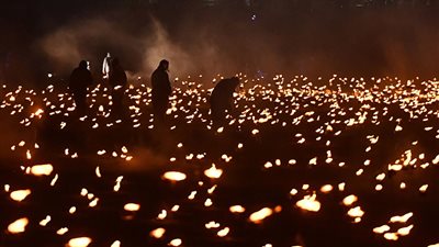 بريطانيا تشعل 10 آلاف مصباح استعدادا لـ«يوم الهدنة» (صور وفيديو)